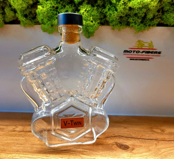Karafka w kształcie silnika motocyklowego V2 na wino whisky idealna na prezent